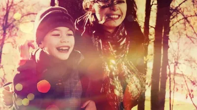 सपने में प्रियजन को हंसते देखना: मतलब और अर्थ (Loved One Smiling in Dreams)