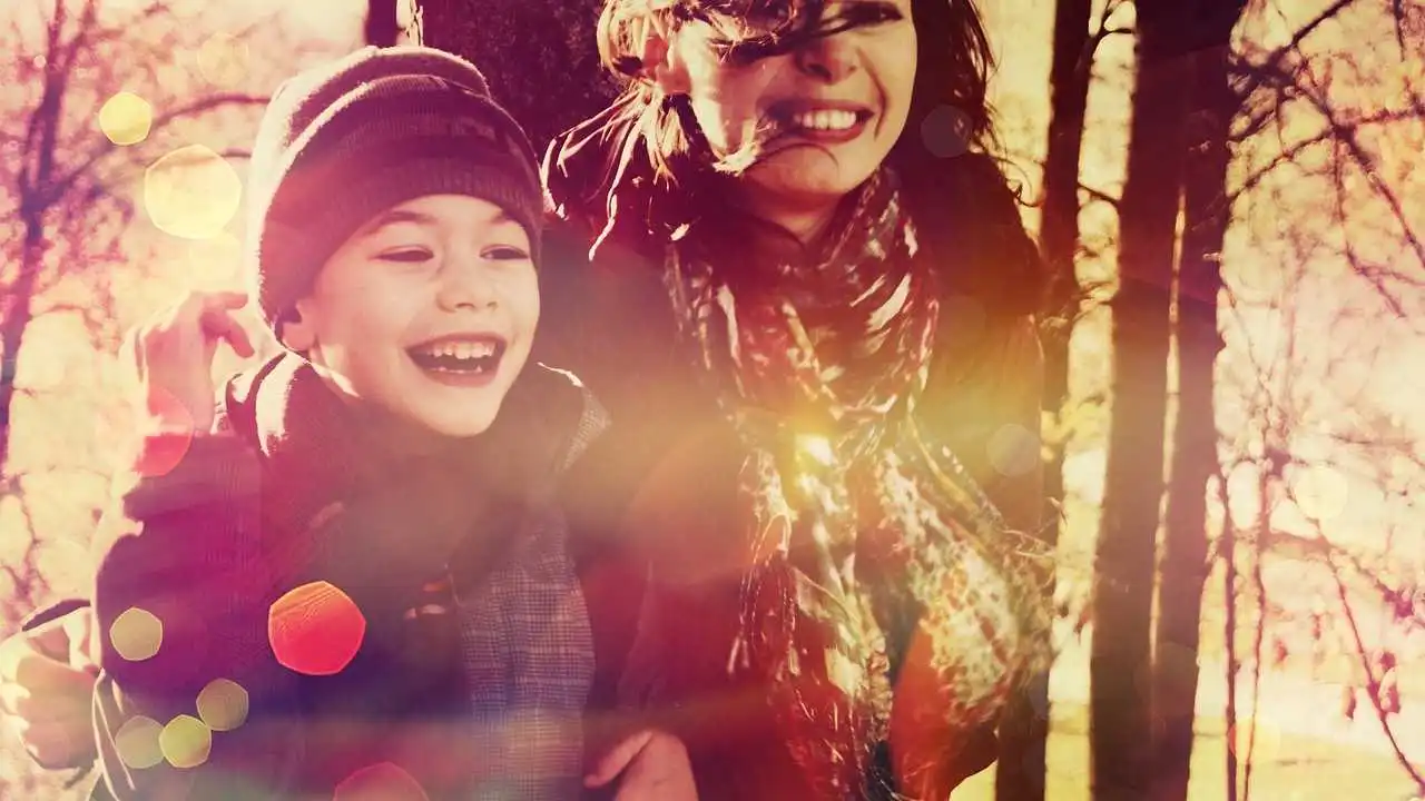 सपने में प्रियजन को हंसते देखना: मतलब और अर्थ (Loved One Smiling in Dreams)