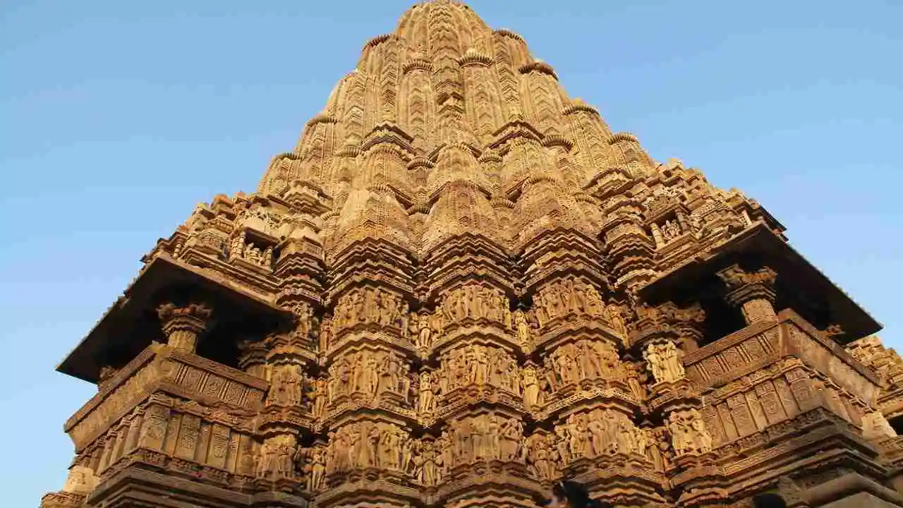 खजुराहो मंदिर: इतिहास, रहस्य और अनसुने तथ्य | History & Facts