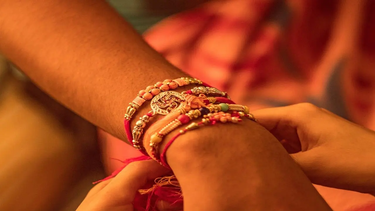 रक्षा-बंधन: भाई-बहन के रिश्ते की एक अनोखी कहानी! A Brother Sister's Short Story in Hindi